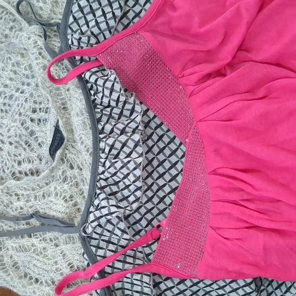 Bundle| Sleevless Tops - Picture 7 of 10